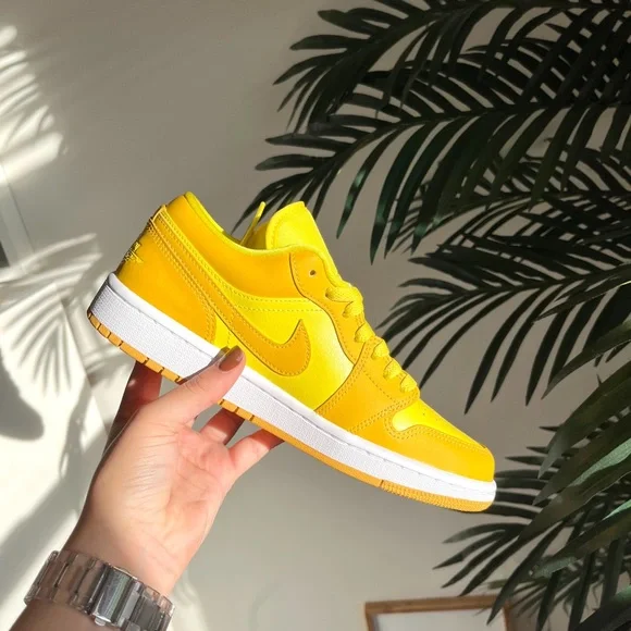 Jordan 1 Low - Picture 7 of 11